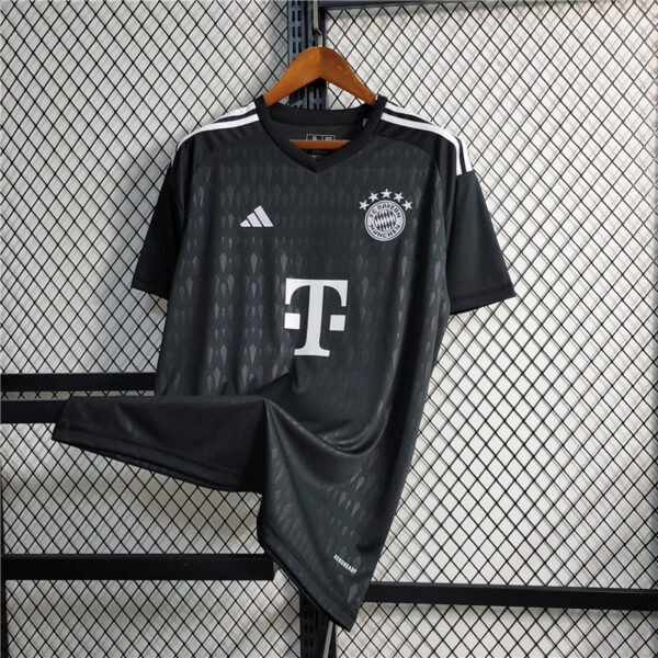 23/24 Bayern Munich goalkeeper jersey man - Image 2