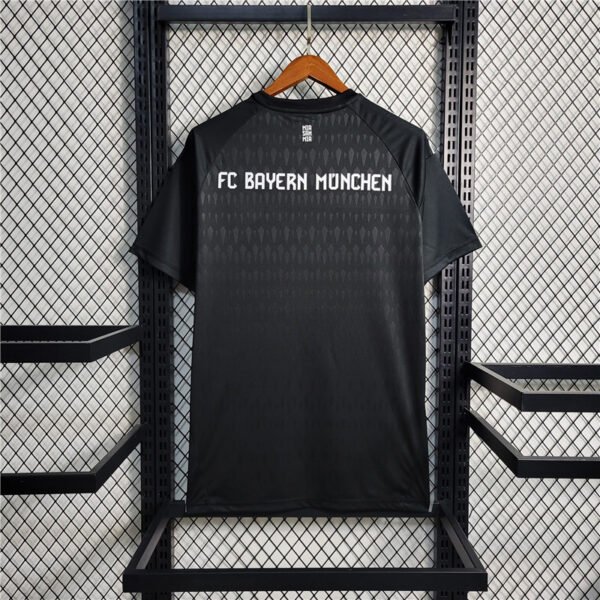 23/24 Bayern Munich goalkeeper jersey man - Image 3