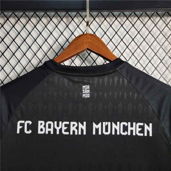 23/24 Bayern Munich goalkeeper jersey man - Image 9