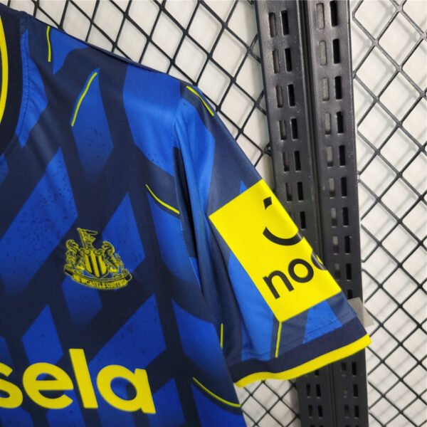 23/24 Newcastle United away shirt man - Image 7