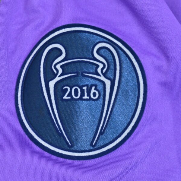 Retro 2016/17 Real Madrid Away Kit #7 RONALDO - Image 7