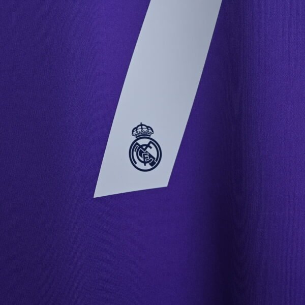Retro 2016/17 Real Madrid Away Kit #7 RONALDO - Image 9