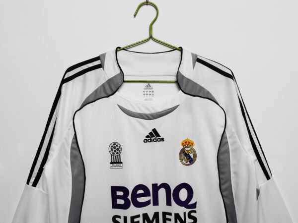 Retro 2006/07 Real Madrid Home Jersey - Image 3