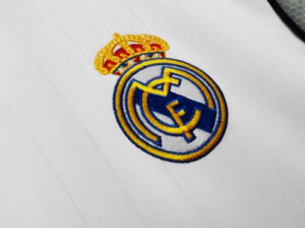 Retro 2006/07 Real Madrid Home Jersey - Image 5