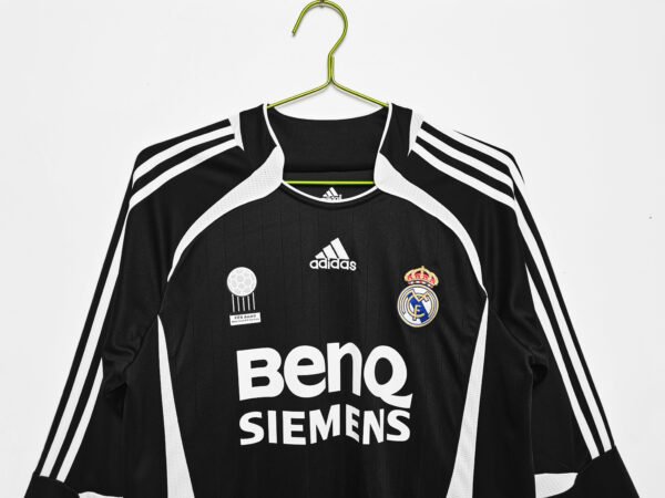 Retro 2006/07 Real Madrid Second Jersey Adult - Image 3