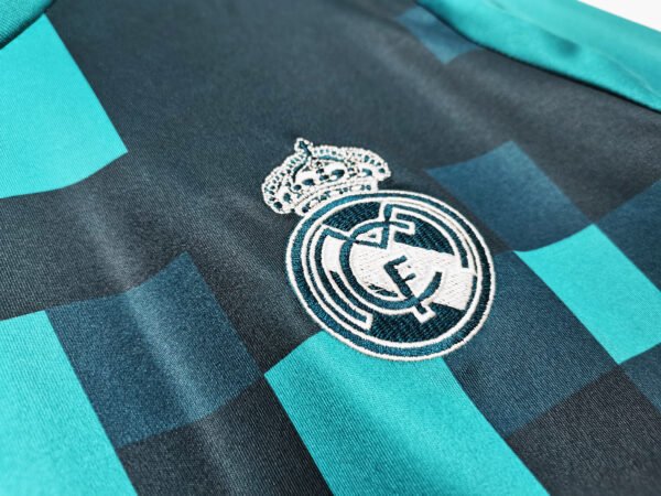 Retro 2017/18 Real Madrid Second Jersey Adult - Image 3