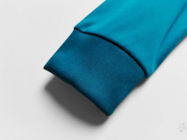 Retro 2017/18 Real Madrid Second Jersey Adult - Image 8