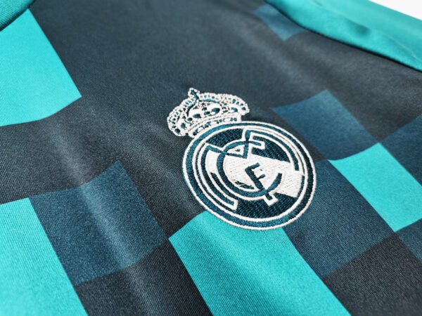 Retro 2017/18 Real Madrid Second Kit Long Sleeves - Image 3