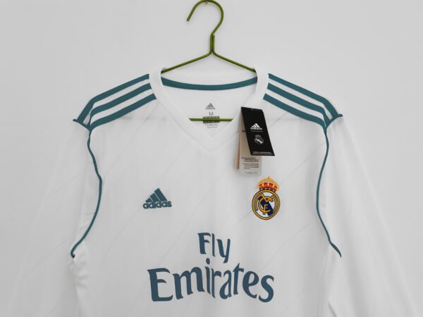 Retro 2017/18 Real Madrid Home Kit Long Sleeve - Image 3