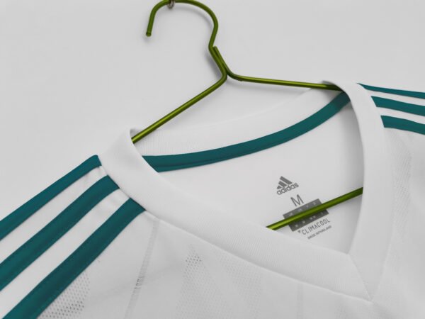 Retro 2017/18 Real Madrid Home Kit Long Sleeve - Image 4