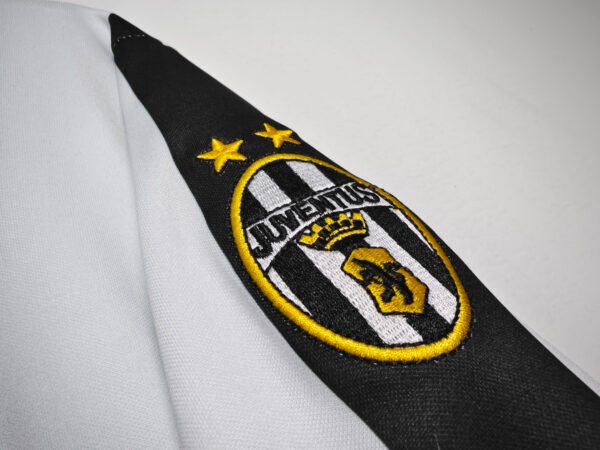 Retro 1998/99 Juventus Home Kit Adult - Image 9