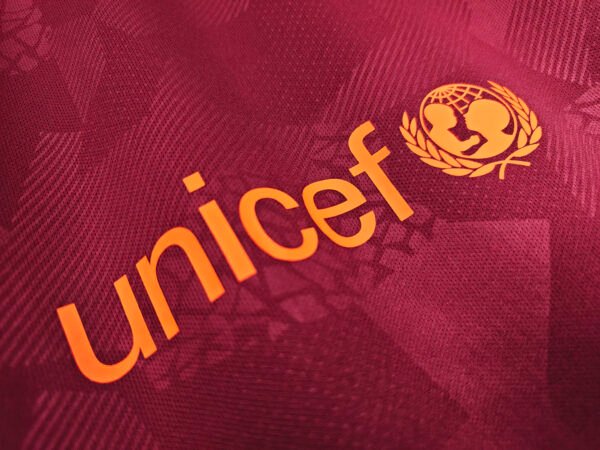 Retro 2017/18 Barcelona Second Kit Adult - Image 3