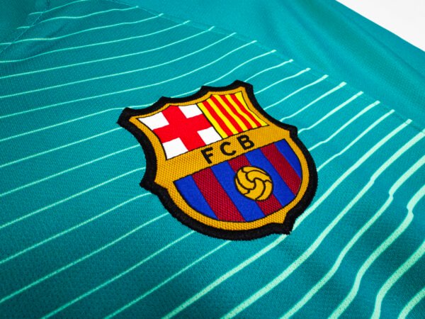 Retro 2016/17 Barcelona Second Kit Adult - Image 5