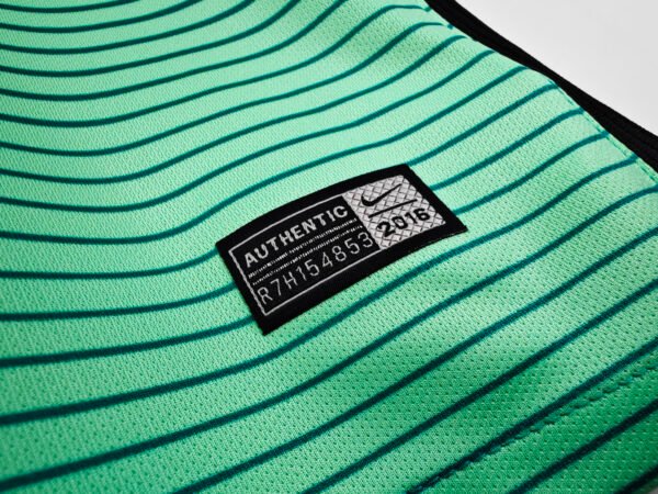 Retro 2016/17 Barcelona Second Kit Adult - Image 8
