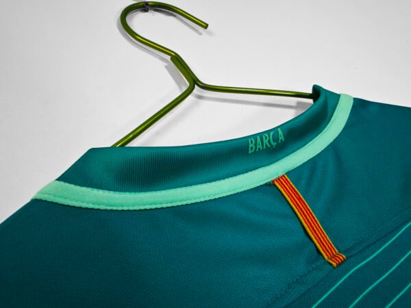 Retro 2016/17 Barcelona Second Kit Adult - Image 7