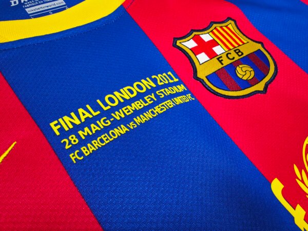 Retro 2010/11 UCL Barcelona Home Jersey Long Sleeve - Image 7
