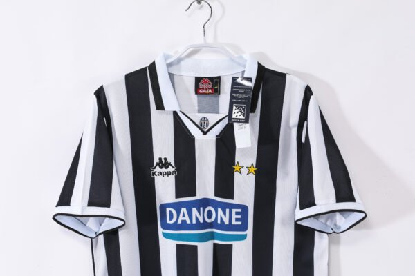 Retro 1994/95 Juventus Home Kit Jersey - Image 3