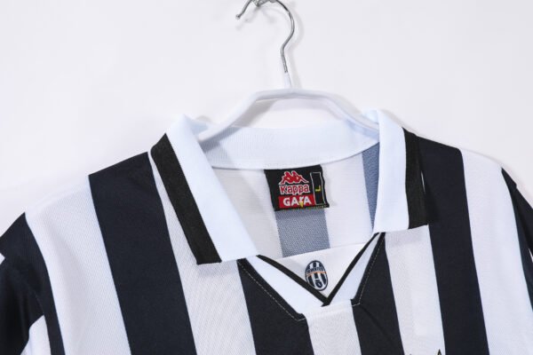 Retro 1994/95 Juventus Home Kit Jersey - Image 5