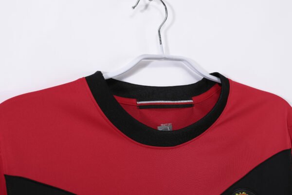 Retro 2010 Man United Home Jersey Long Sleeve - Image 8