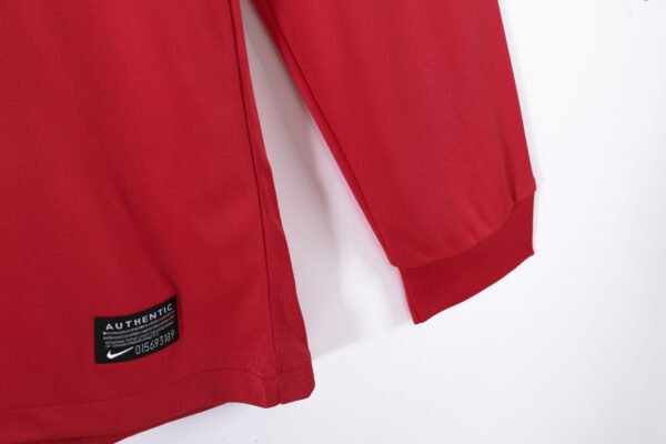 Retro 2010 Man United Home Jersey Long Sleeve - Image 4