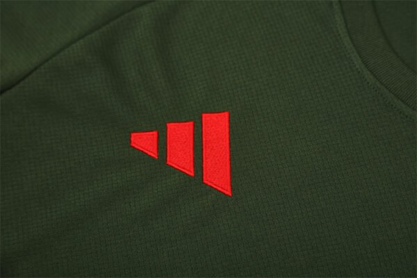 2025/26 Bayern Green Training Kit Adult - Image 4