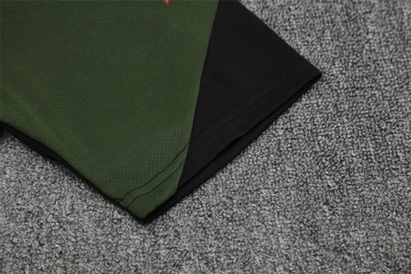 2025/26 Bayern Green Training Kit Adult - Image 6