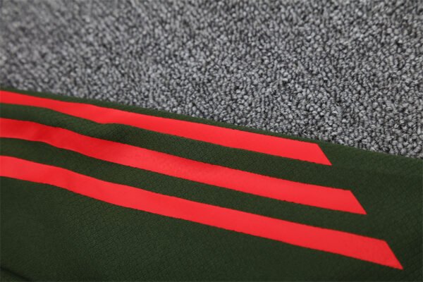 2025/26 Bayern Green Training Kit Adult - Image 7