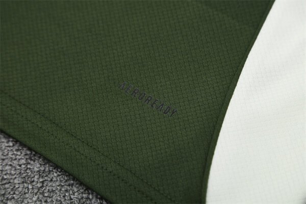 2025/26 Bayern Green Training Kit Adult - Image 8
