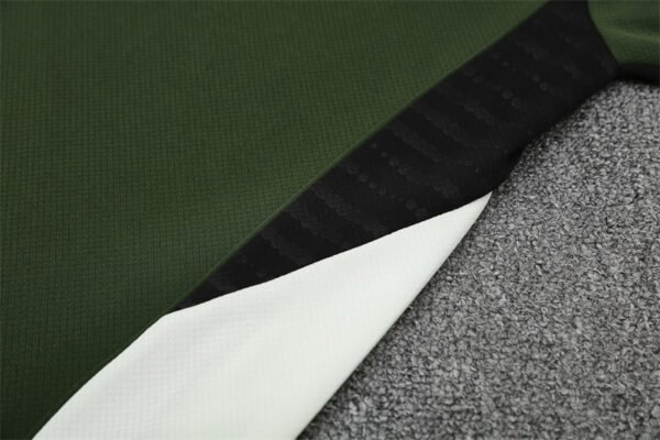 2025/26 Bayern Green Training Kit Adult - Image 9