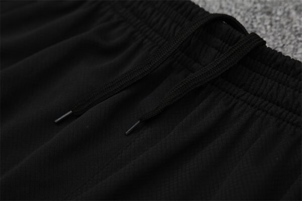 2025/26 Bayern Green Training Kit Adult - Image 10