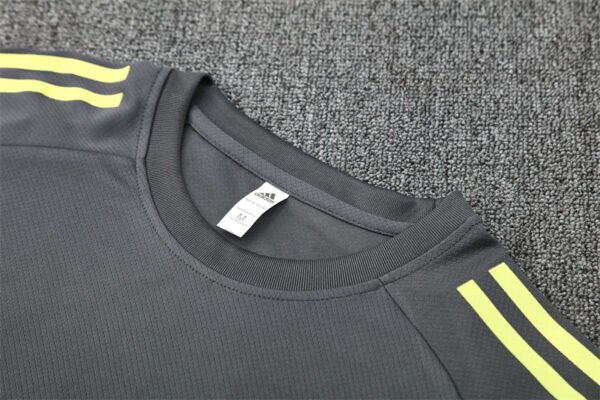 Real Madrid 2025/26 Short Sleeve Training Kit Adult - Image 3