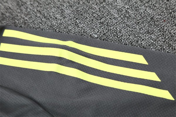 Real Madrid 2025/26 Short Sleeve Training Kit Adult - Image 7