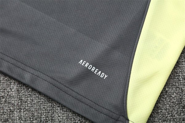 Real Madrid 2025/26 Short Sleeve Training Kit Adult - Image 9