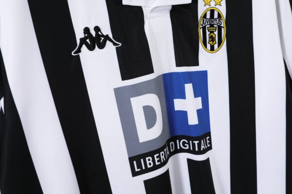 Retro 1999/00 Juventus Home Jersey Long Sleeve - Image 5