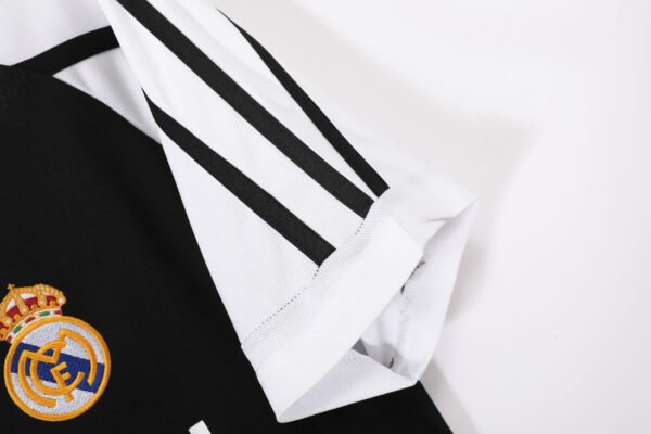 Retro 2001/02 Real Madrid Away Jersey Adult - Image 8